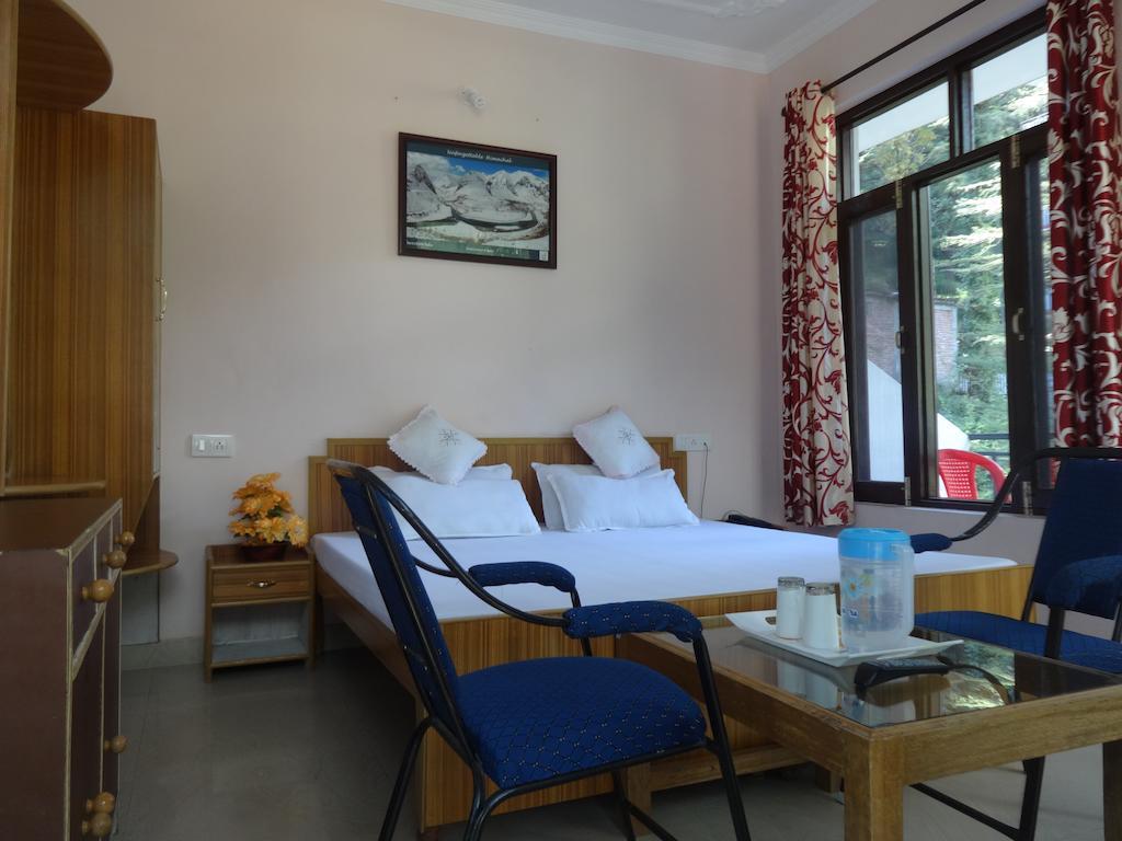 Hotel Kumar Residency Дхарамсала Стая снимка